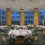 Wyndham Atrium Hotel 4*